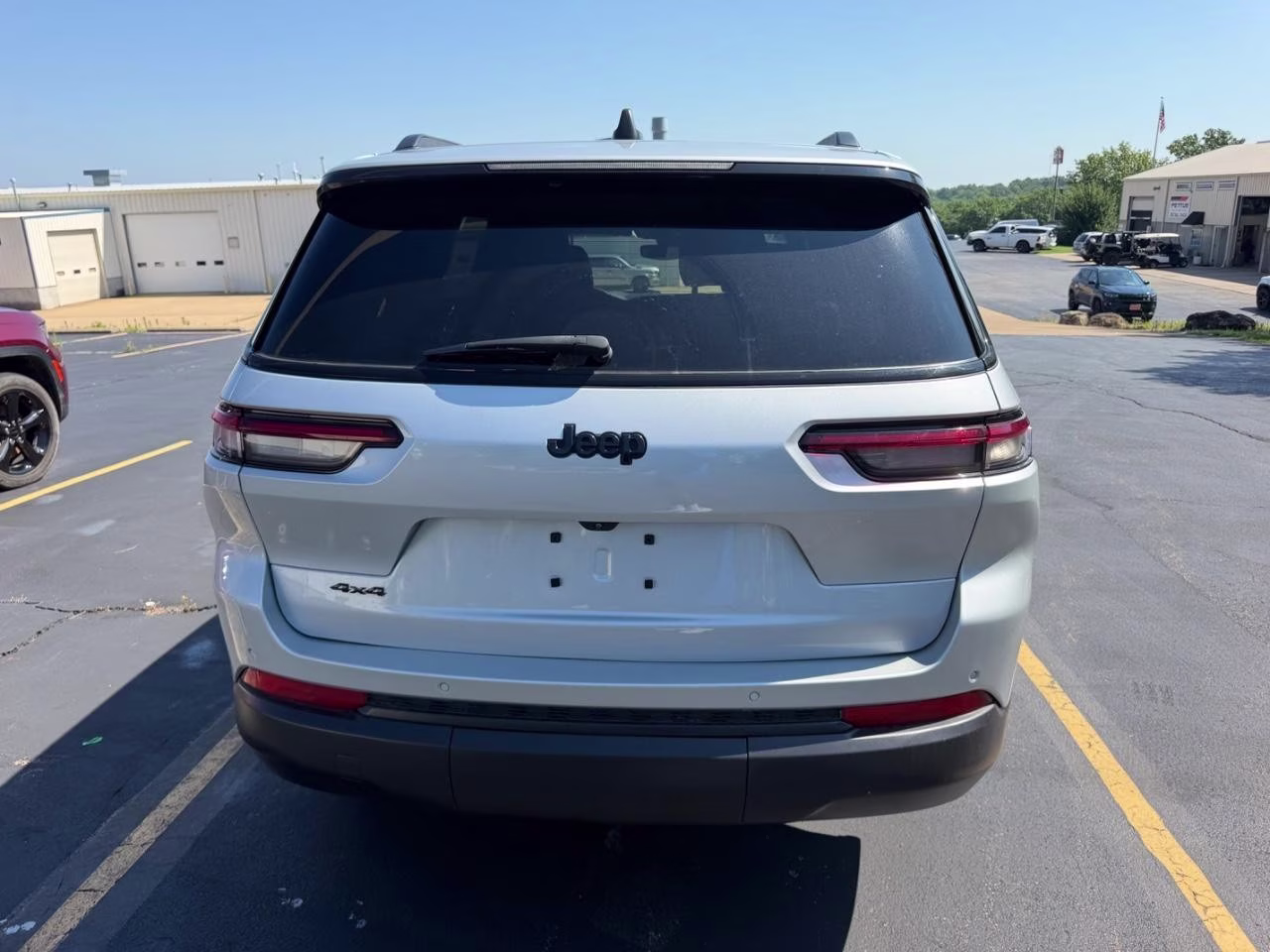 2023 Silver Zynith Jeep Grand Cherokee L 4WD Altitude 4X4 SUV