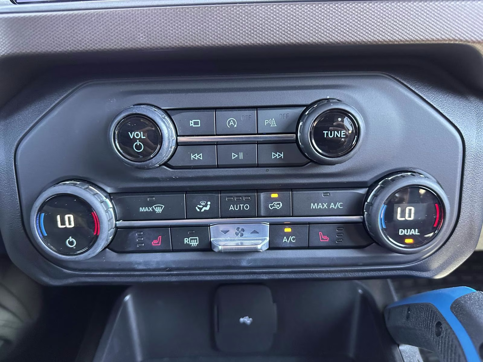 2023 Carbonized Gray Metallic Ford Bronco Outer Banks 4 Door Advanced 4x4 4X4 SUV