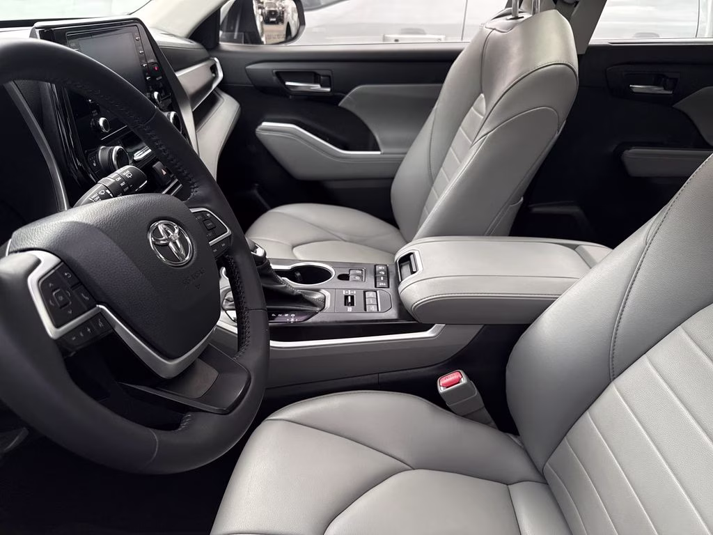2022 Celestial Silver Metallic Toyota Highlander XLE AWD SUV