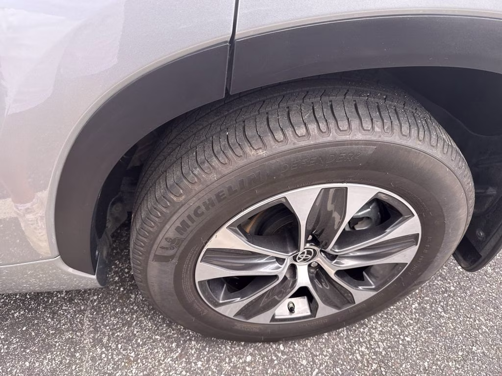 2022 Celestial Silver Metallic Toyota Highlander XLE AWD SUV
