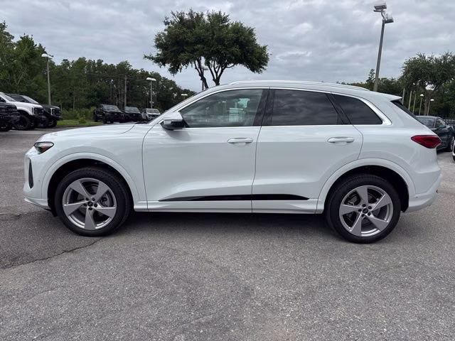 2025 Glacier White Metallic Audi Q5 Premium Plus AWD SUV