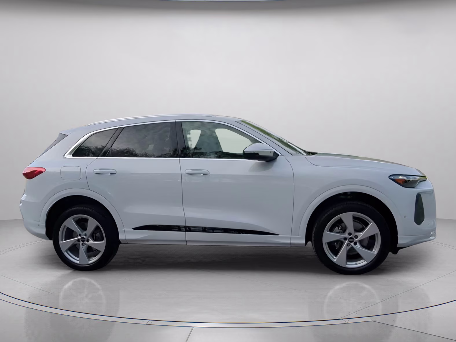 2025 Glacier White Metallic Audi Q5 Premium Plus AWD SUV