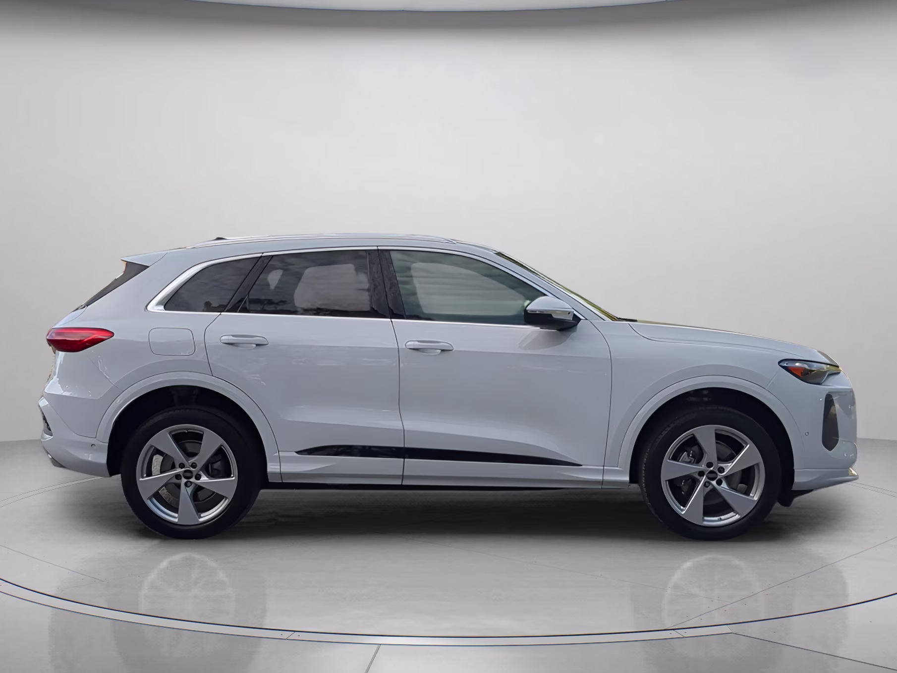2025 Glacier White Metallic Audi Q5 Premium Plus AWD SUV