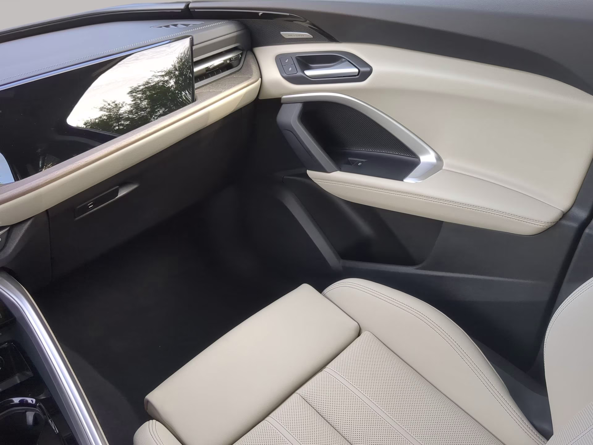 2025 Glacier White Metallic Audi Q5 Premium Plus AWD SUV