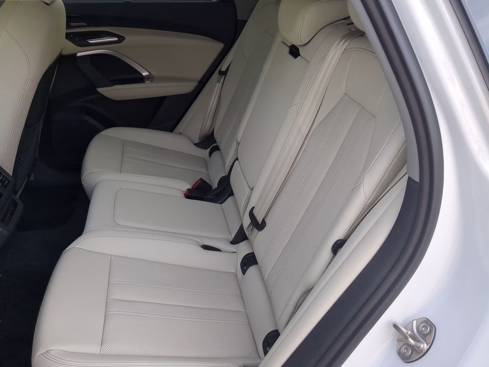 2025 Glacier White Metallic Audi Q5 Premium Plus AWD SUV