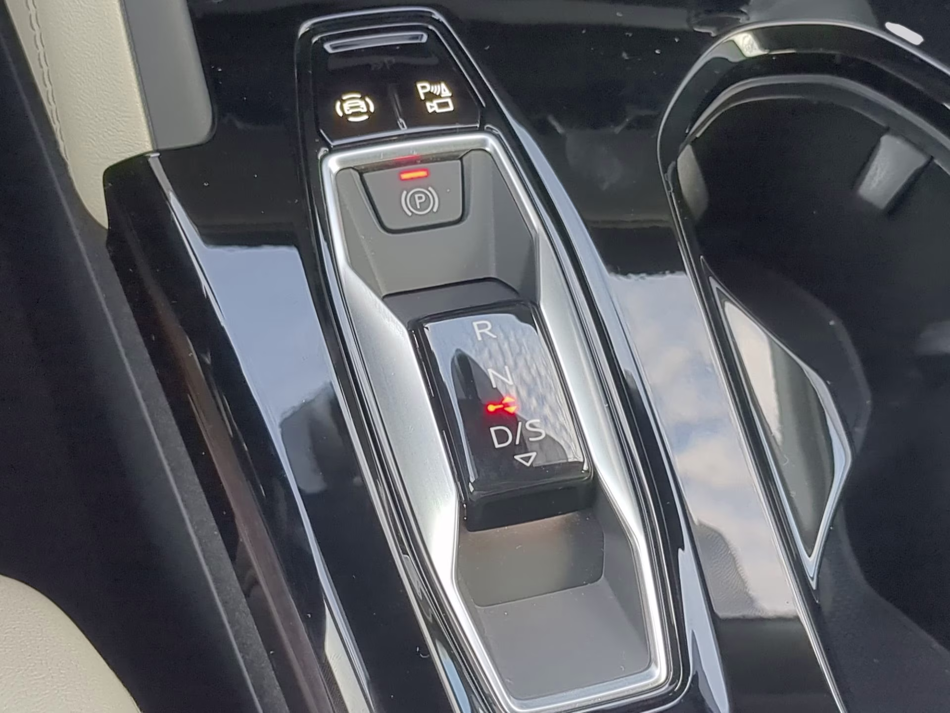 2025 Glacier White Metallic Audi Q5 Premium Plus AWD SUV