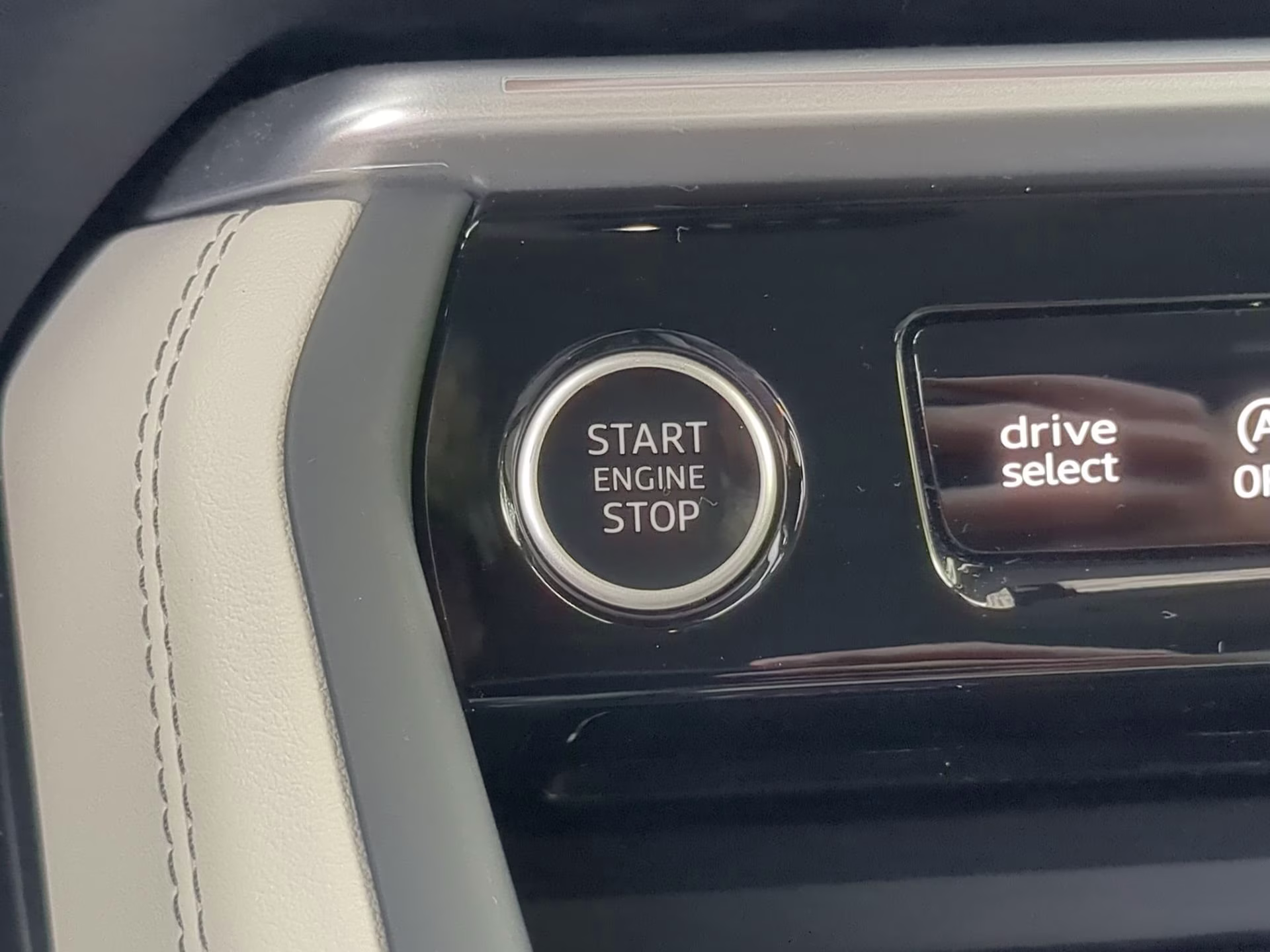 2025 Glacier White Metallic Audi Q5 Premium Plus AWD SUV