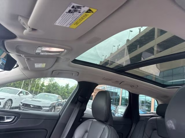 2022 Onyx Black Metallic Volvo XC60 Inscription FWD SUV
