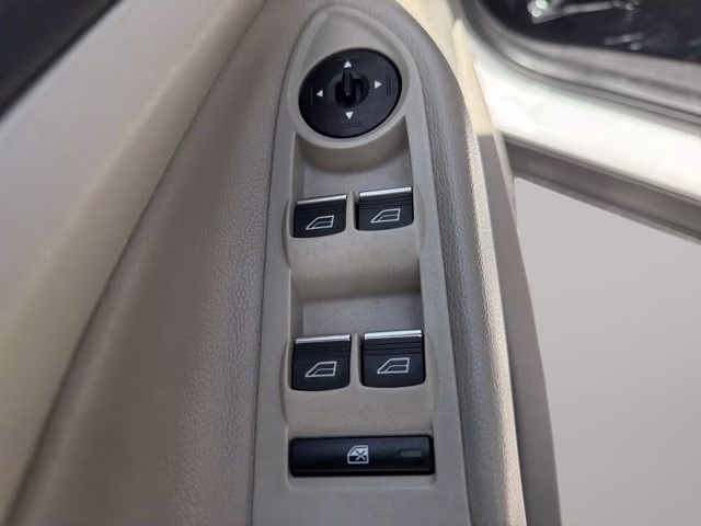 2019 White Platinum Clearcoat Metallic Ford Escape SEL FWD SUV