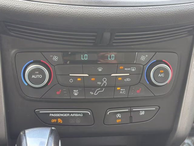 2019 White Platinum Clearcoat Metallic Ford Escape SEL FWD SUV