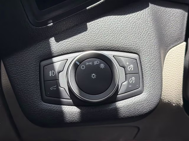 2019 White Platinum Clearcoat Metallic Ford Escape SEL FWD SUV
