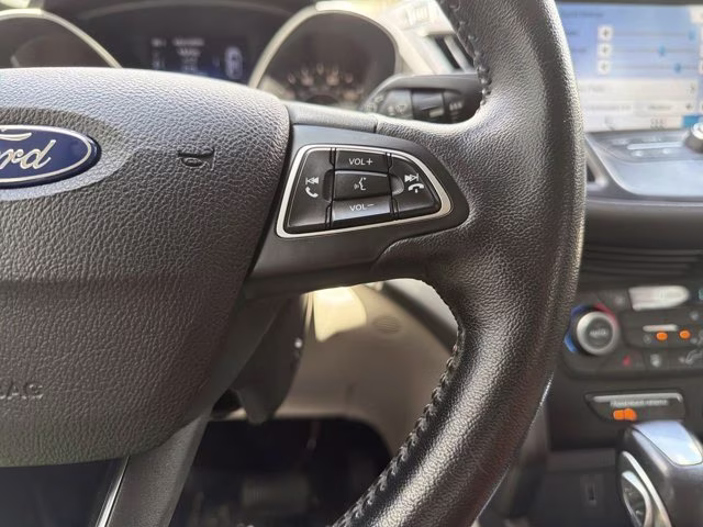 2019 White Platinum Clearcoat Metallic Ford Escape SEL FWD SUV