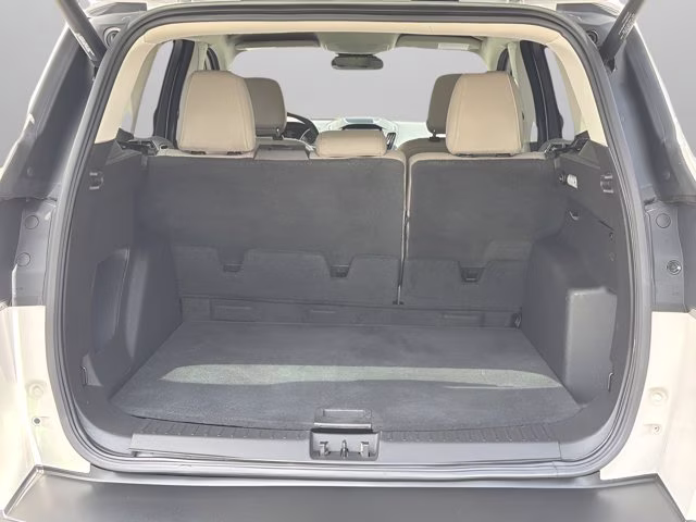 2019 White Platinum Clearcoat Metallic Ford Escape SEL FWD SUV