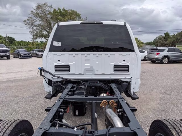 2026 Oxford White Ford Super Duty F-450 DRW XLT 4X4 Chassis