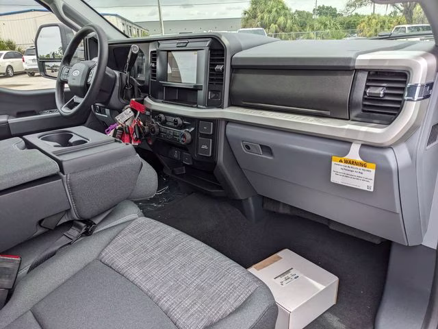 2026 Oxford White Ford Super Duty F-450 DRW XLT 4X4 Chassis
