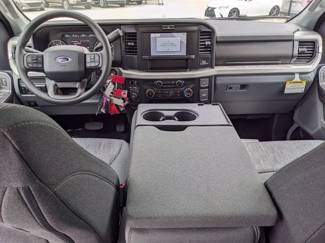 2026 Oxford White Ford Super Duty F-450 DRW XLT 4X4 Chassis