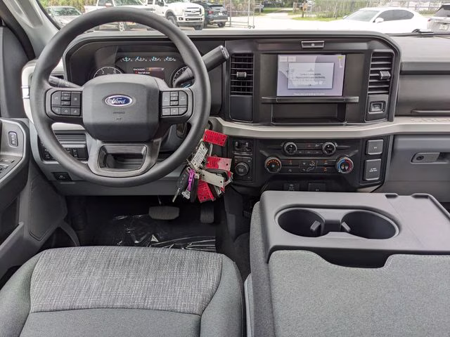 2026 Oxford White Ford Super Duty F-450 DRW XLT 4X4 Chassis
