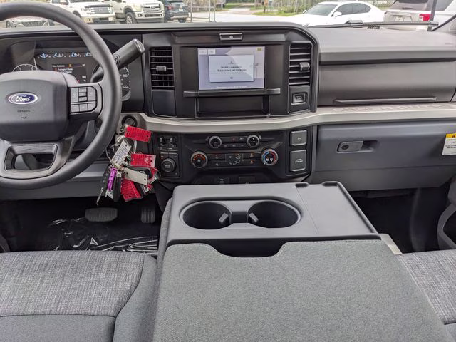 2026 Oxford White Ford Super Duty F-450 DRW XLT 4X4 Chassis