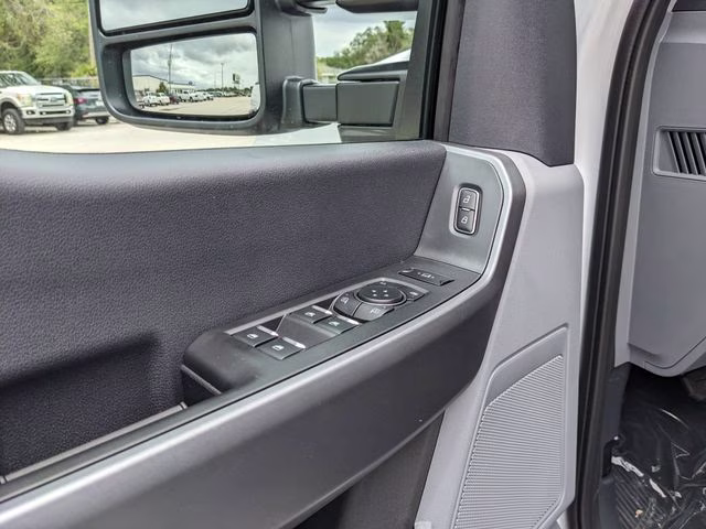 2026 Oxford White Ford Super Duty F-450 DRW XLT 4X4 Chassis