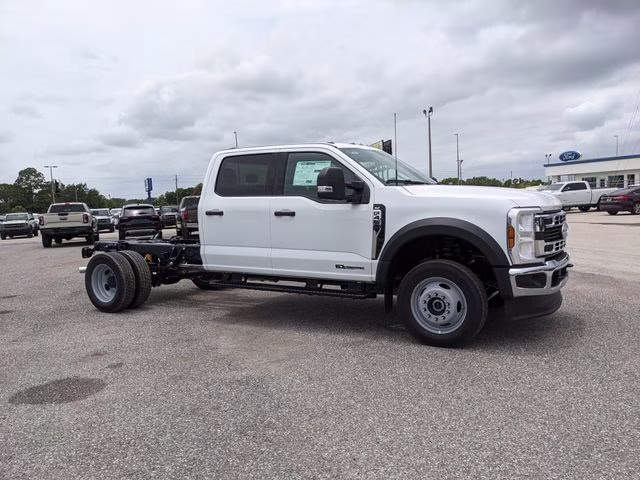 2026 Oxford White Ford Super Duty F-450 DRW XLT 4X4 Chassis