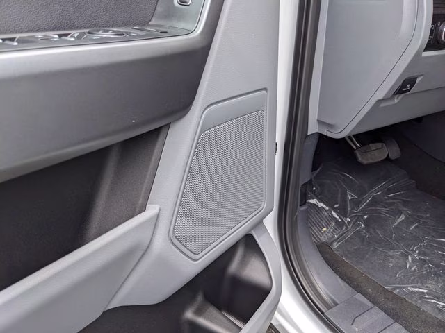 2026 Oxford White Ford Super Duty F-450 DRW XLT 4X4 Chassis