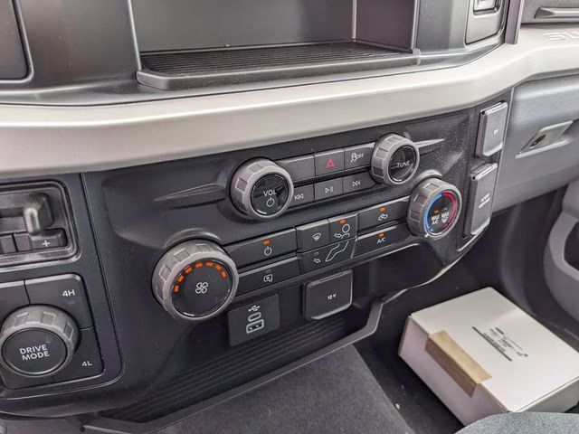 2026 Oxford White Ford Super Duty F-450 DRW XLT 4X4 Chassis