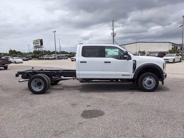 2026 Oxford White Ford Super Duty F-450 DRW XLT 4X4 Chassis