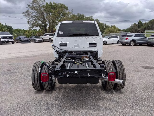 2026 Oxford White Ford Super Duty F-450 DRW XLT 4X4 Chassis