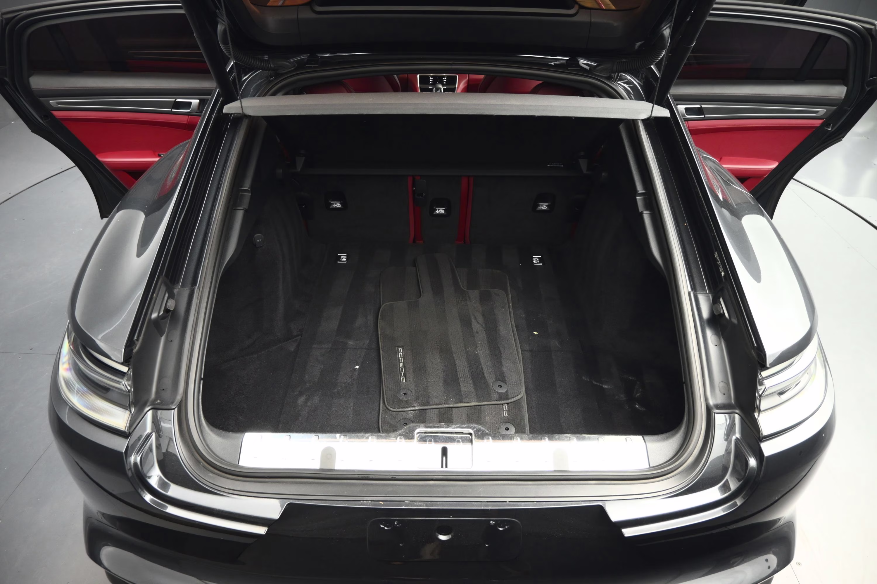 2023 Volcano Grey Metallic Porsche Panamera Platinum Edition RWD Hatchback
