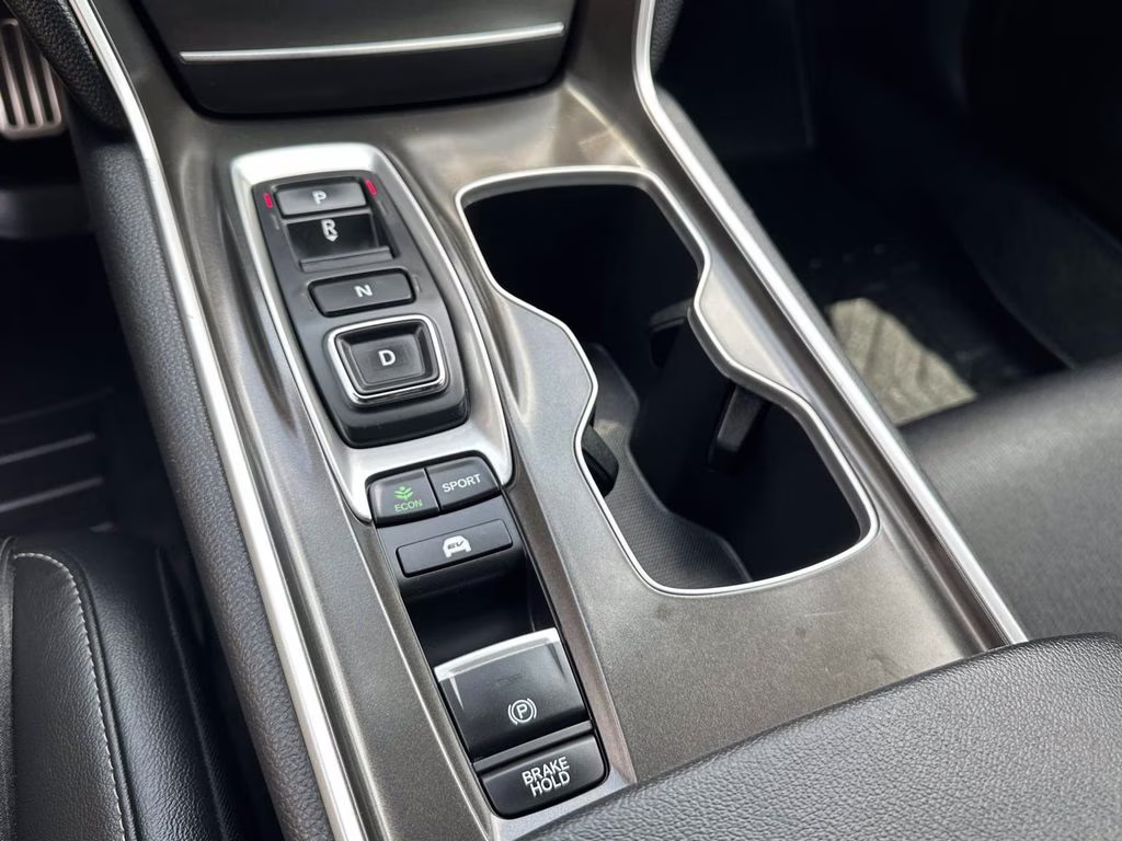 2022 Silver Metallic Honda Accord Hybrid Sport FWD Sedan