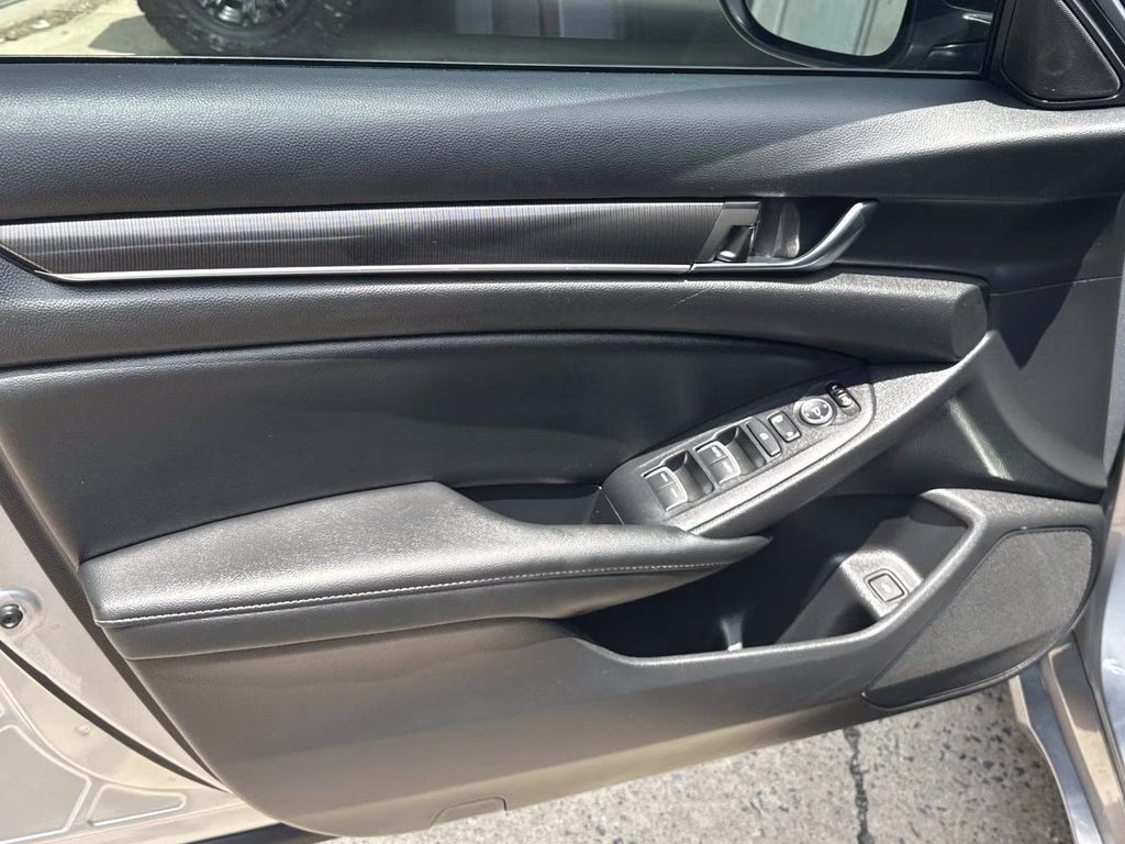 2022 Silver Metallic Honda Accord Hybrid Sport FWD Sedan