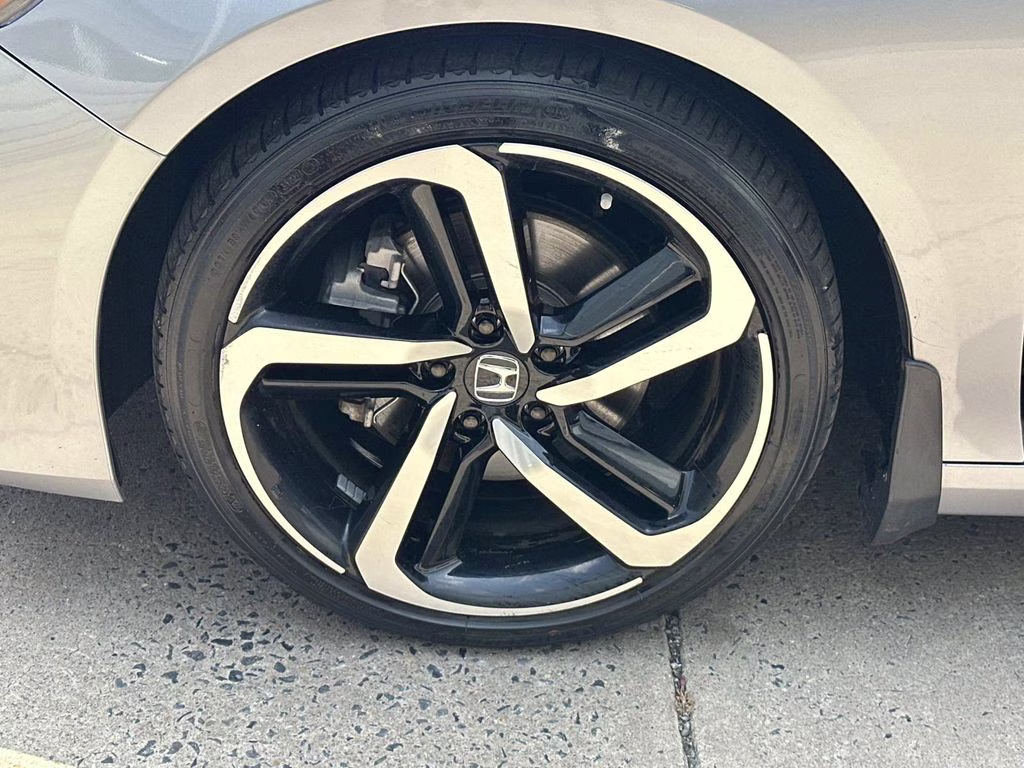 2022 Silver Metallic Honda Accord Hybrid Sport FWD Sedan