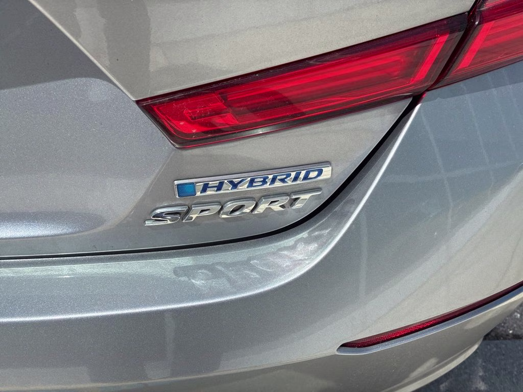 2022 Silver Metallic Honda Accord Hybrid Sport FWD Sedan