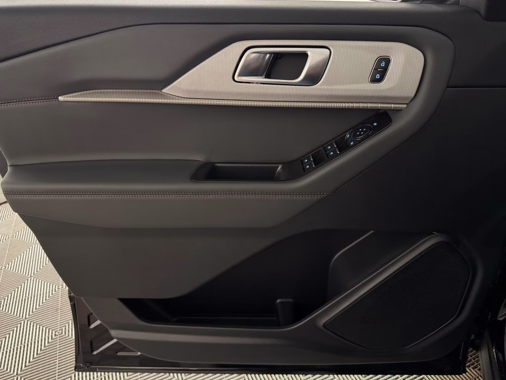 2026 Agate Black Metallic Ford Explorer Active RWD SUV