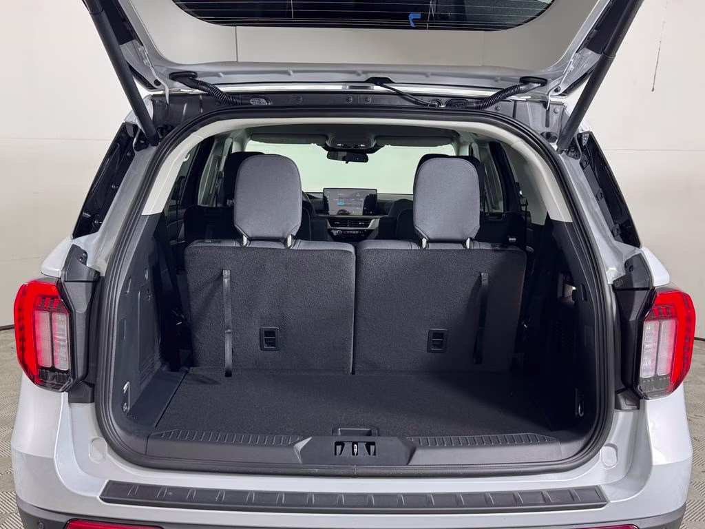 2026 Space White Metallic Ford Explorer Active RWD SUV