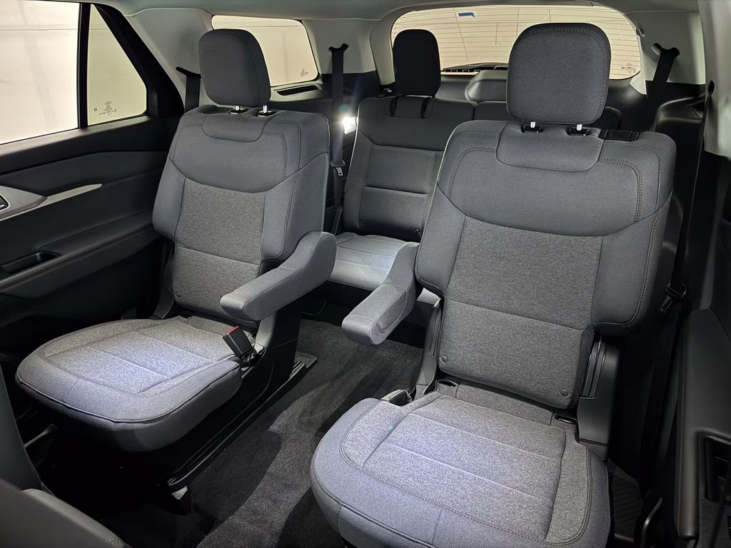 2026 Agate Black Metallic Ford Explorer Active RWD SUV