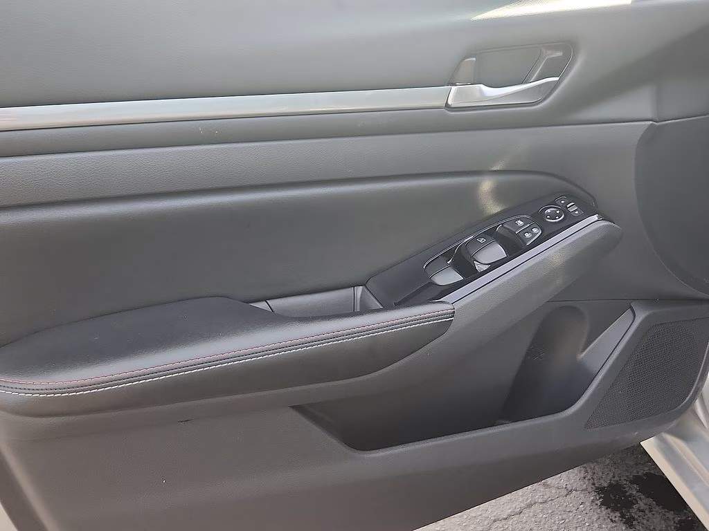 2024 Brilliant Silver Metallic Nissan Altima 2.5 SR FWD Sedan