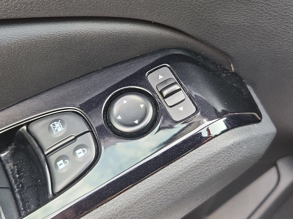 2024 Brilliant Silver Metallic Nissan Altima 2.5 SR FWD Sedan