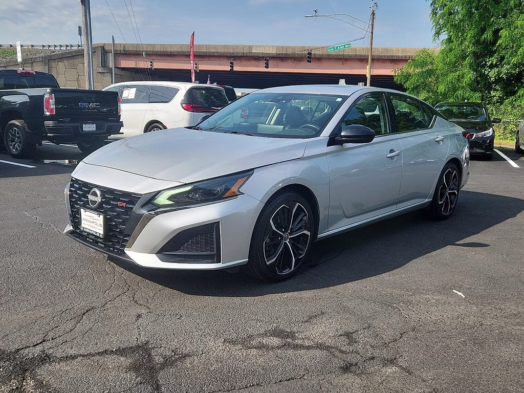 2024 Brilliant Silver Metallic Nissan Altima 2.5 SR FWD Sedan