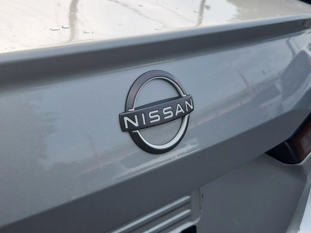 2024 Brilliant Silver Metallic Nissan Altima 2.5 SR FWD Sedan