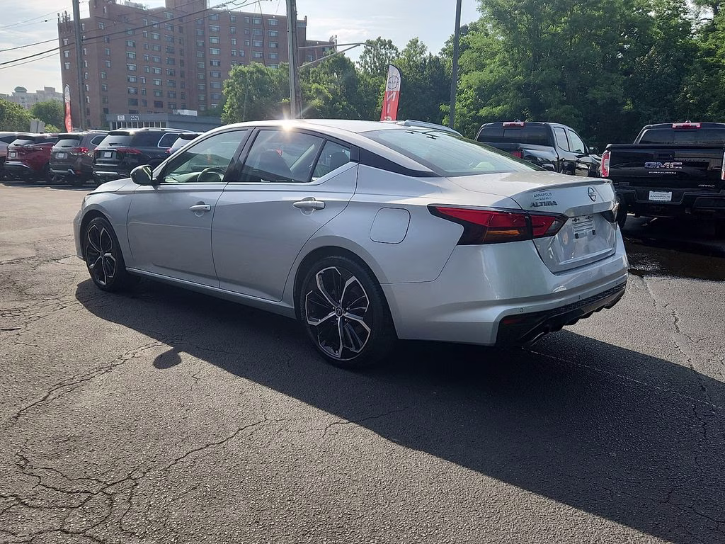 2024 Brilliant Silver Metallic Nissan Altima 2.5 SR FWD Sedan