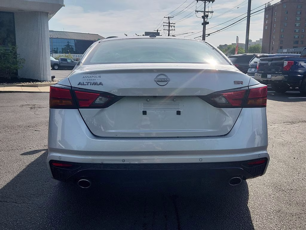 2024 Brilliant Silver Metallic Nissan Altima 2.5 SR FWD Sedan