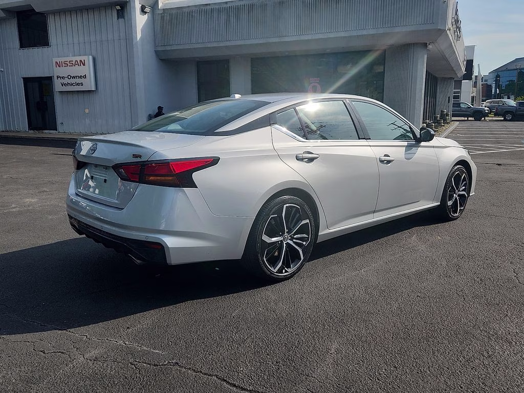 2024 Brilliant Silver Metallic Nissan Altima 2.5 SR FWD Sedan