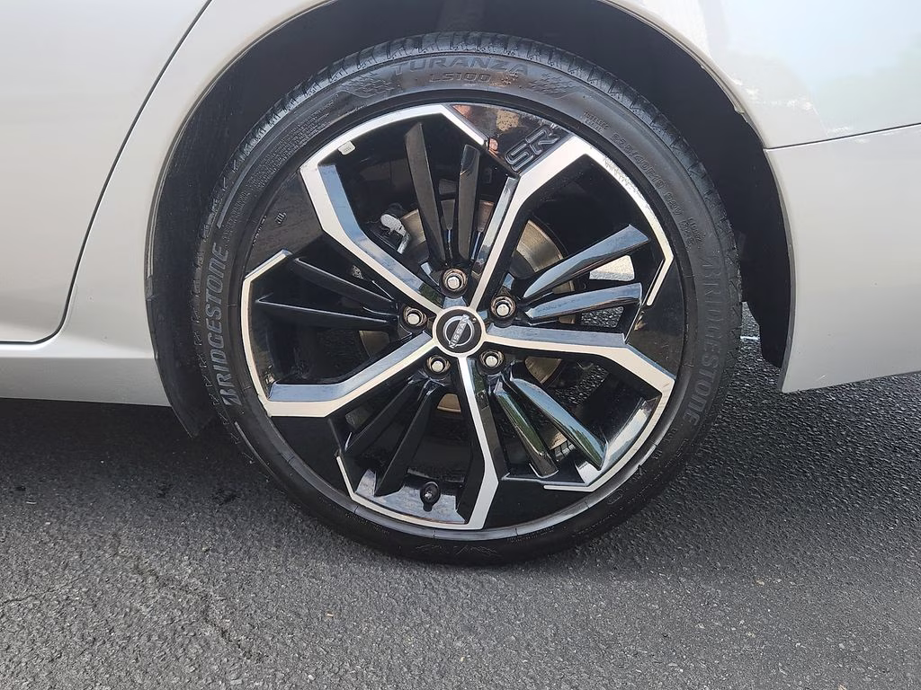 2024 Brilliant Silver Metallic Nissan Altima 2.5 SR FWD Sedan