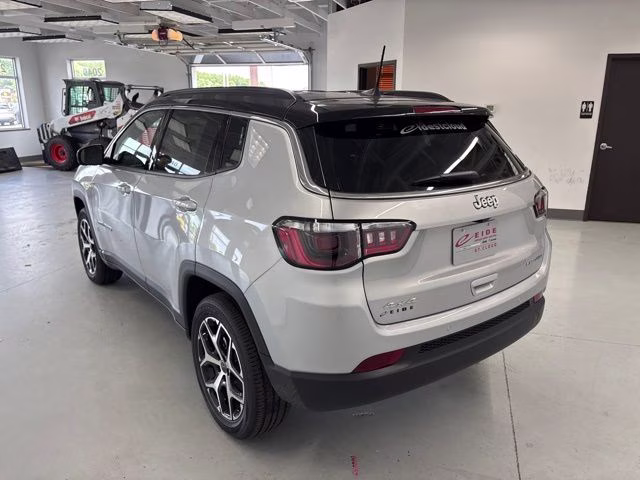 2026 Silver Zynith Metallic Clearcoat Jeep Compass Limited 4X4 SUV