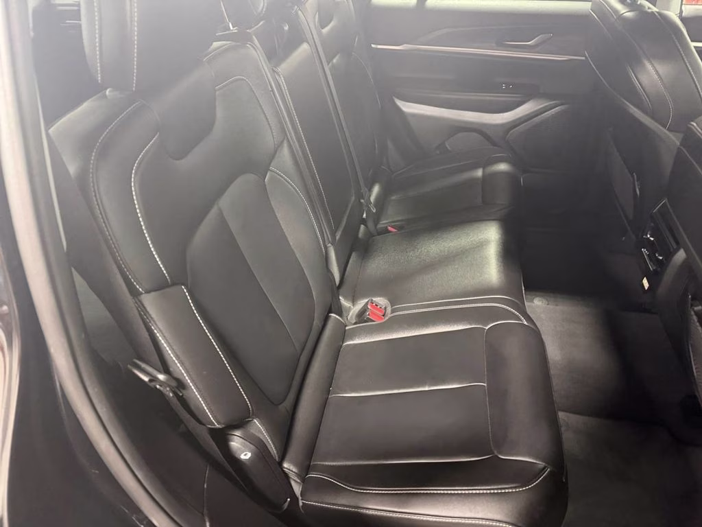 2023 Diamond Black Crystal Pearlcoat Jeep Grand Cherokee Limited w/Preferred Pkg 4X4 SUV