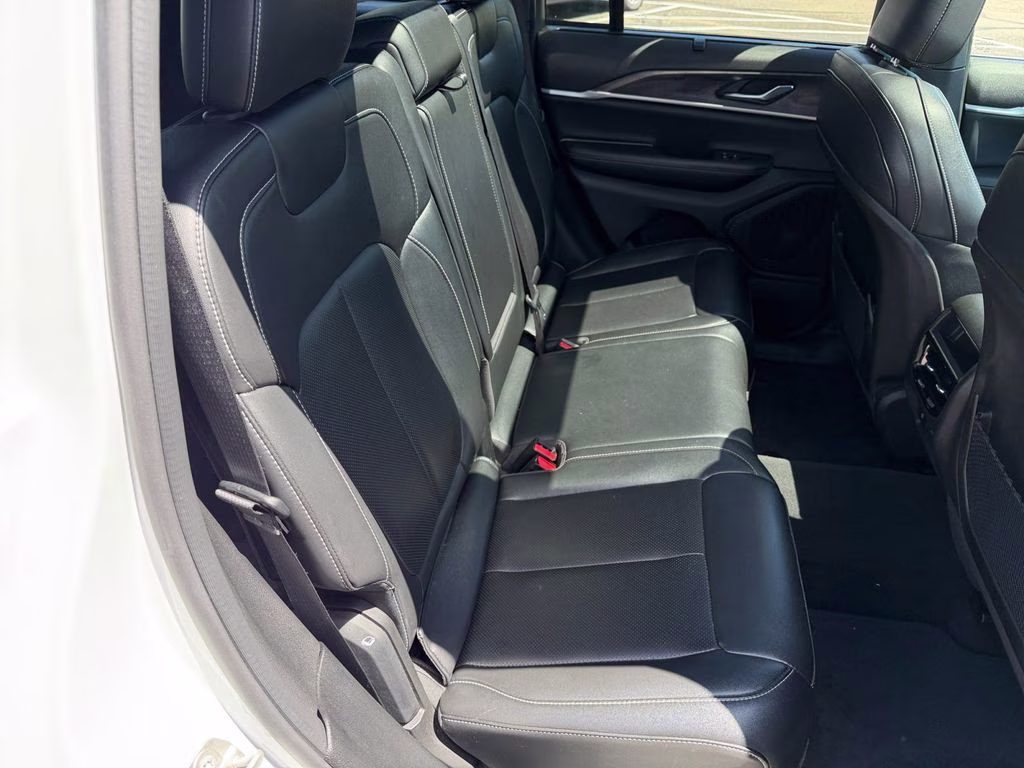 2024 Bright White Clearcoat Jeep Grand Cherokee Limited 4X4 SUV
