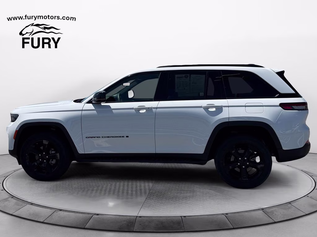 2024 Bright White Clearcoat Jeep Grand Cherokee Limited 4X4 SUV