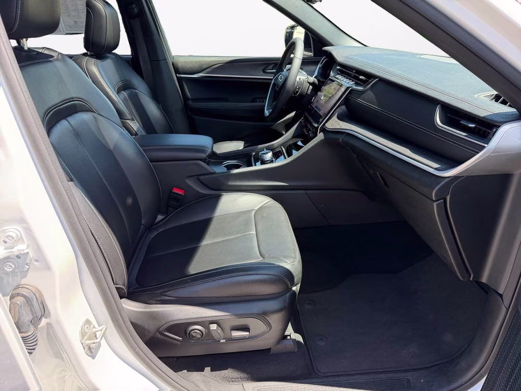 2024 Bright White Clearcoat Jeep Grand Cherokee Limited 4X4 SUV
