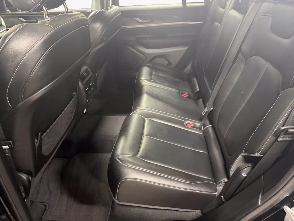 2023 Diamond Black Crystal Pearlcoat Jeep Grand Cherokee Limited w/Preferred Pkg 4X4 SUV